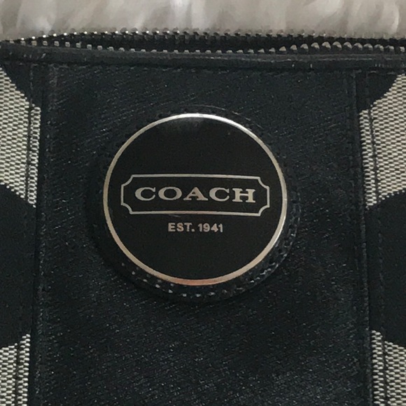 Coach Signature small purse. - Picture 7 of 7